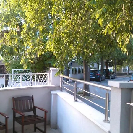 With A Parking Space - 16840 * Split